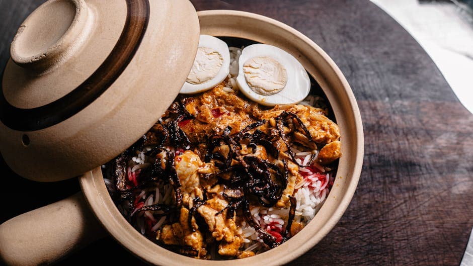 Kylling i leirgryte med dadler, sucuk og bulgur