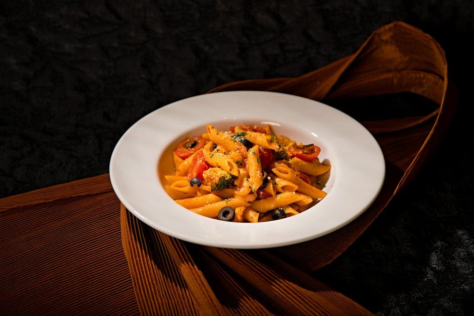 Pasta med frisk tomat- og olivensaus