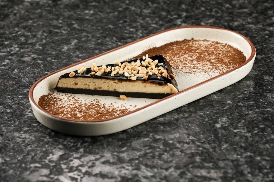 Sjokolade- og peanøtterterte med sukkerbelagte peanøtter