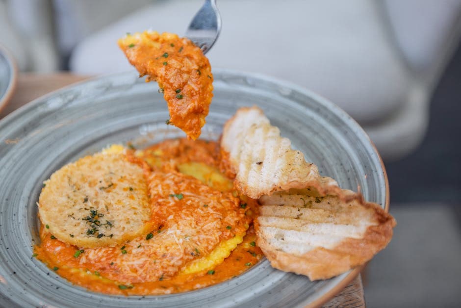 Ravioli med kremet urtesaus og valnøtter