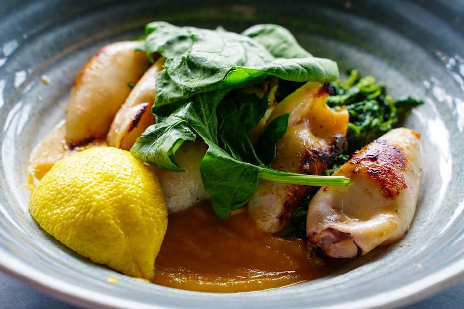 Enkel varm spinatsalat med hvitløk og sitron