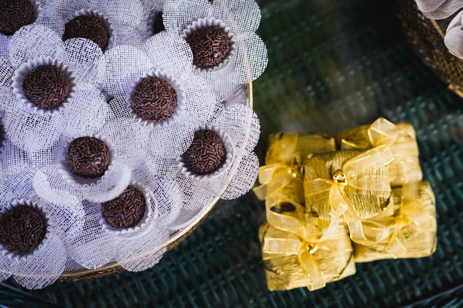 Dekorative sjokoladeskiver og blonder