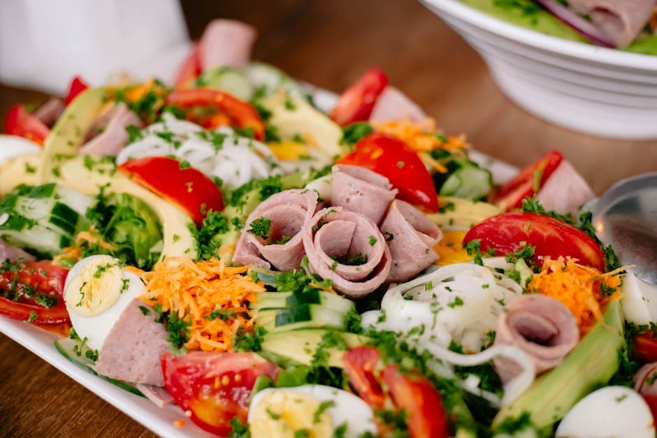 Skinke- og vårsalat med sjalottløkvinaigrette