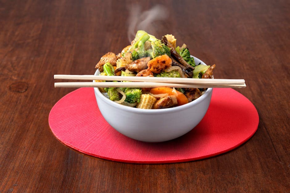 Kinesisk kalkun i jade med ris og salat