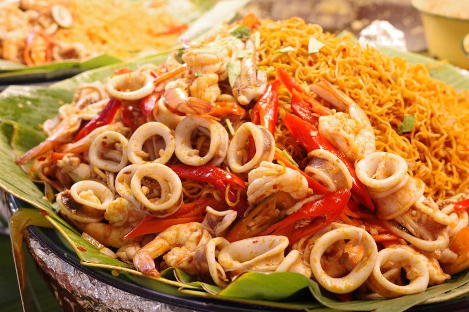 Sørøstasiatiske risnudler med calamari og urter