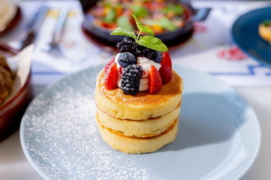 Dessertpannekaker med vaniljekrem og friske bær