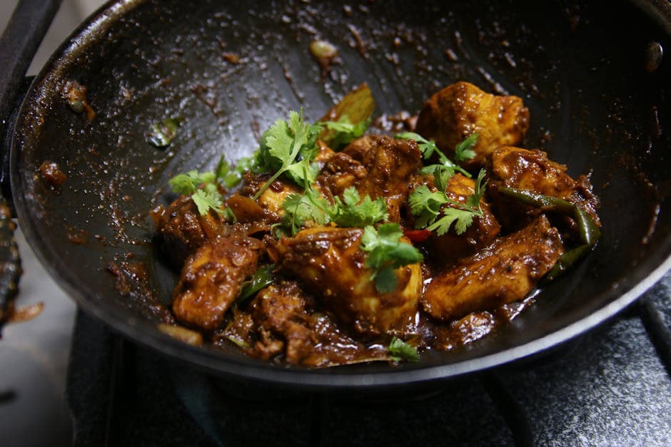 Kylling- og shiitakewok med erter og erteskudd