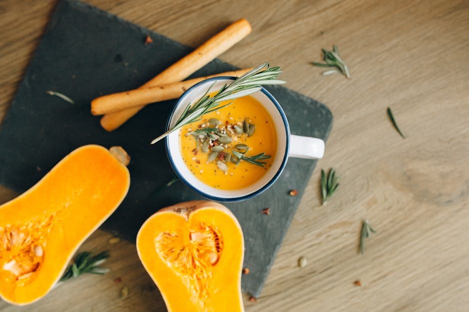 Butternut squash-suppe med krydret crème fraîche