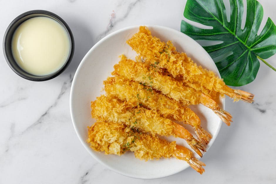 Sprø reker med søt chili-aioli og epleslaw