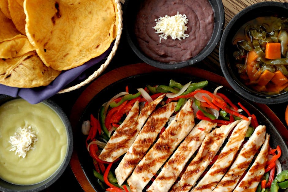 Kyllingbryst med mais- og koriandertrekk og mangosalsa