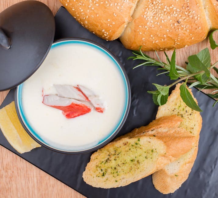 Kald kefirsuppe med agurk og krabbe