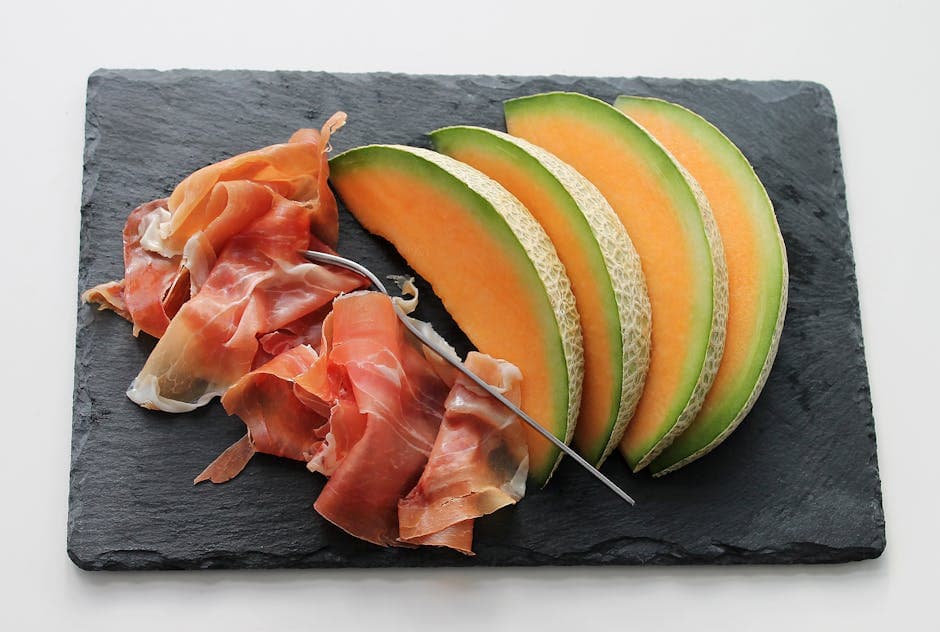 Cantaloupe og prosciutto med basilikumolje