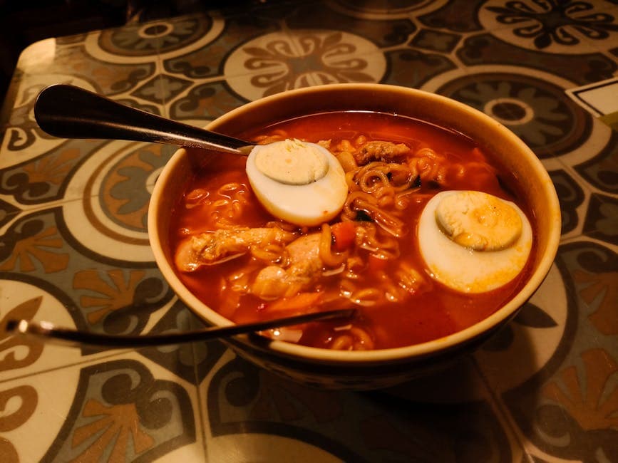 Fylte kyllinglår braisert i Chianti med eggnudler