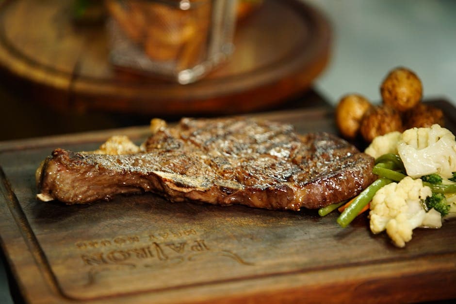 Kalvesteik med ovnsbakte sjalottløk, ruccola og polenta