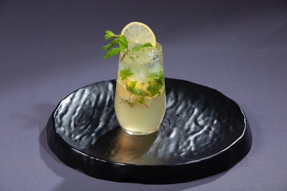 Forfriskende vodka-lemonade med mynte