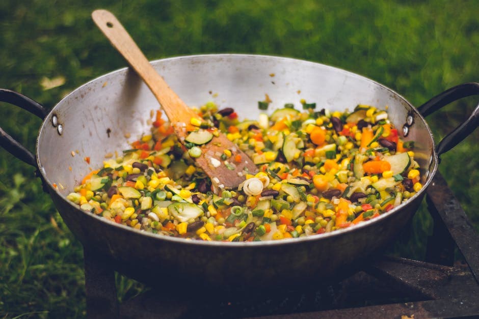 Fargerik sommer-succotash med poteter