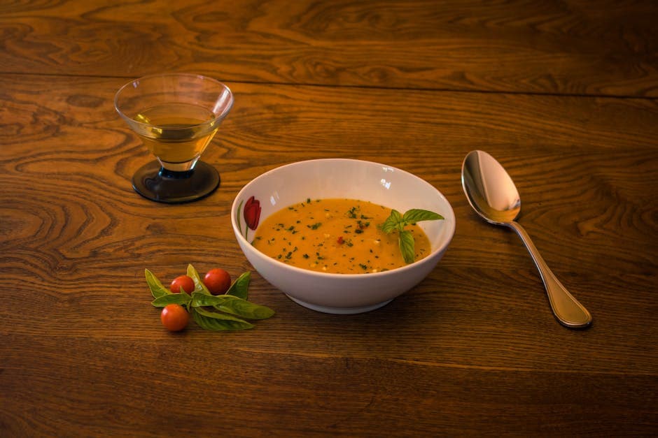 Sommerlig tomatbouillabaisse med basilikumrouille