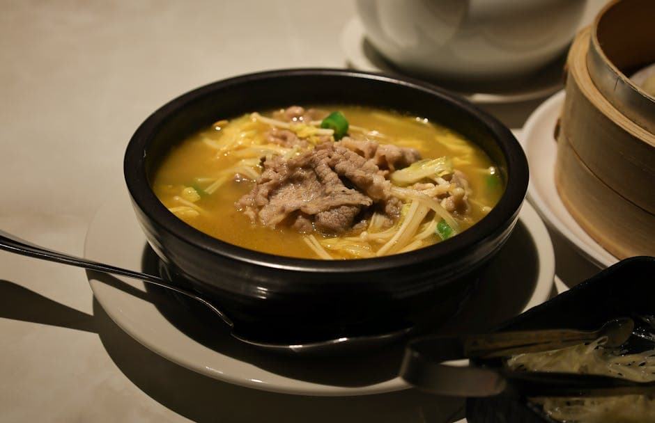 Krydret svinekjøtt- og sennepsgrønnsakssuppe