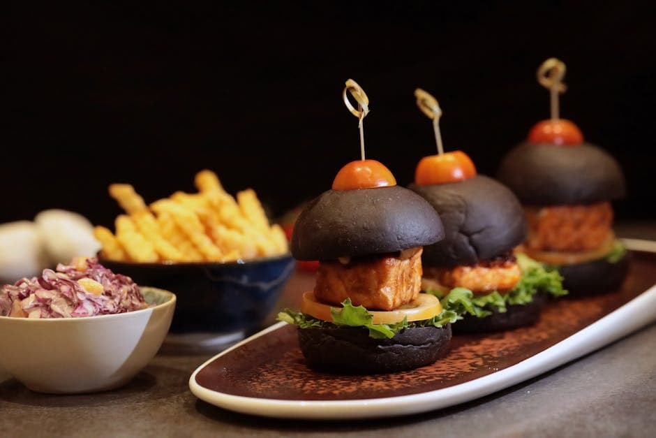 Krydret fiskeslider med coleslaw og tartarsaus