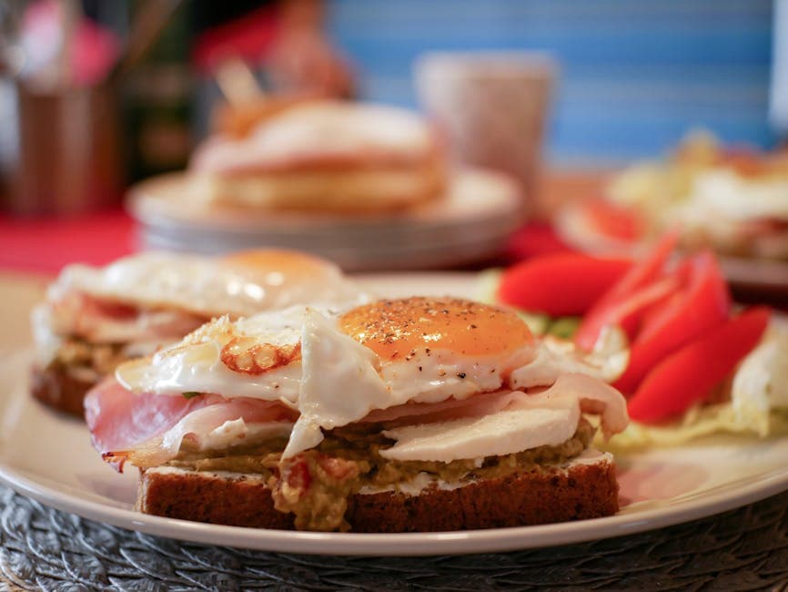 Ham, Gruyère og tomat-toast med Dijon-sennep