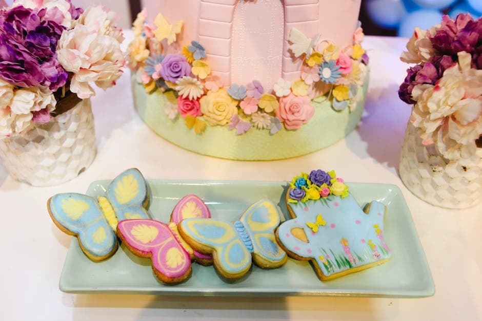 Fargerike sommerfuglkjeks med jordbærsmak