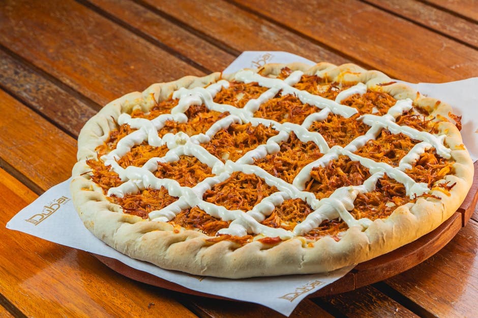 BBQ-rekepizza med blåmuggost-kålsalat