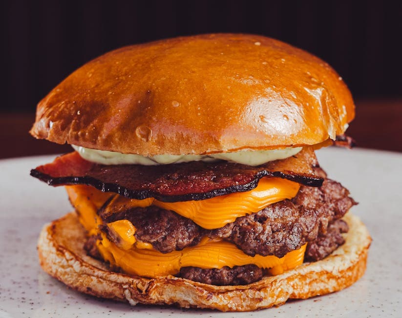 Saftig hjemmelaget burger med "Burger Goop"