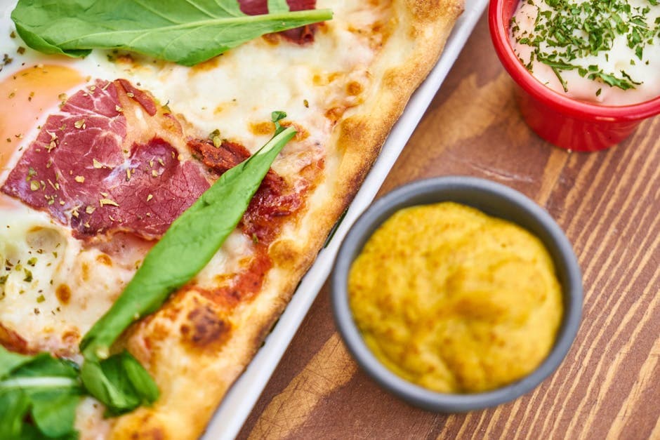 Pizza med spekk og sennepsblader