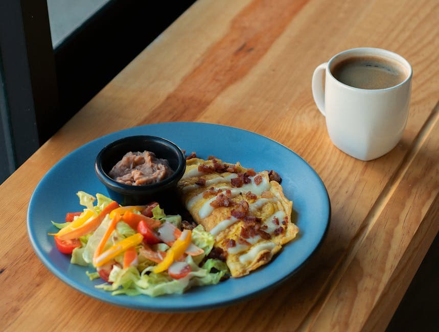 Omelett med stekt grønnkål og bacon