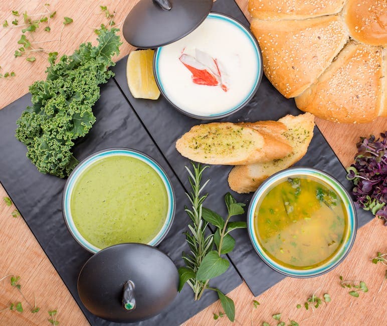 Kremet ertesuppe med grillede brødskiver