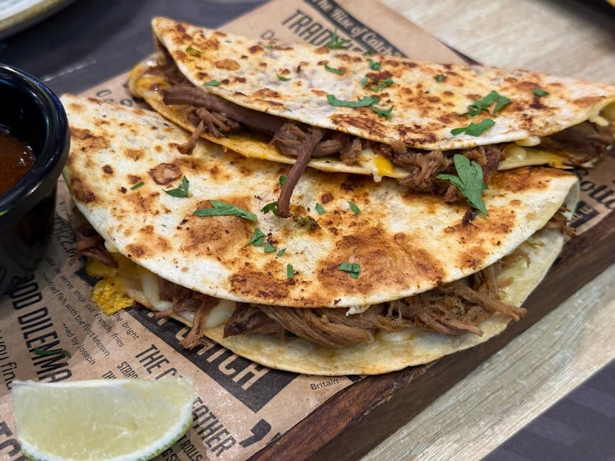 Quesadillas med carnitas og bakt hvitløk