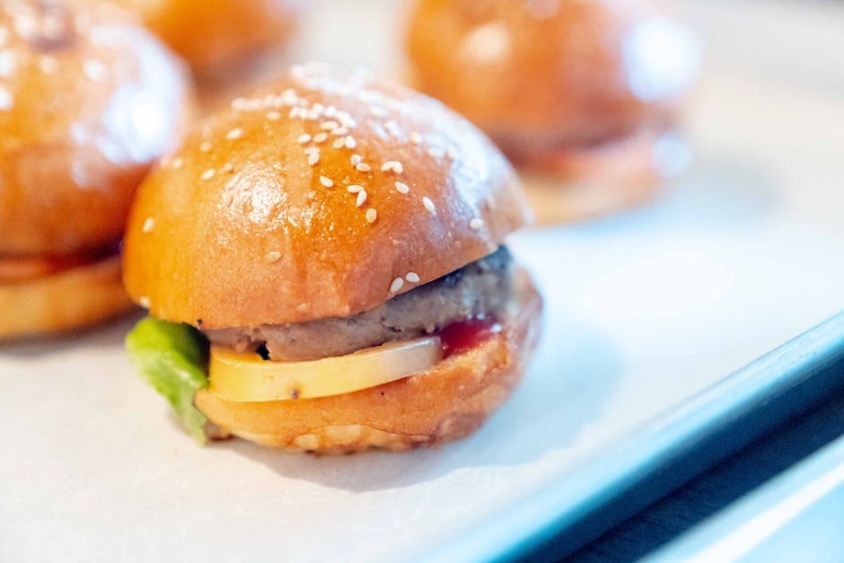 Asiatiske svinekjøttsliders med sesammajones