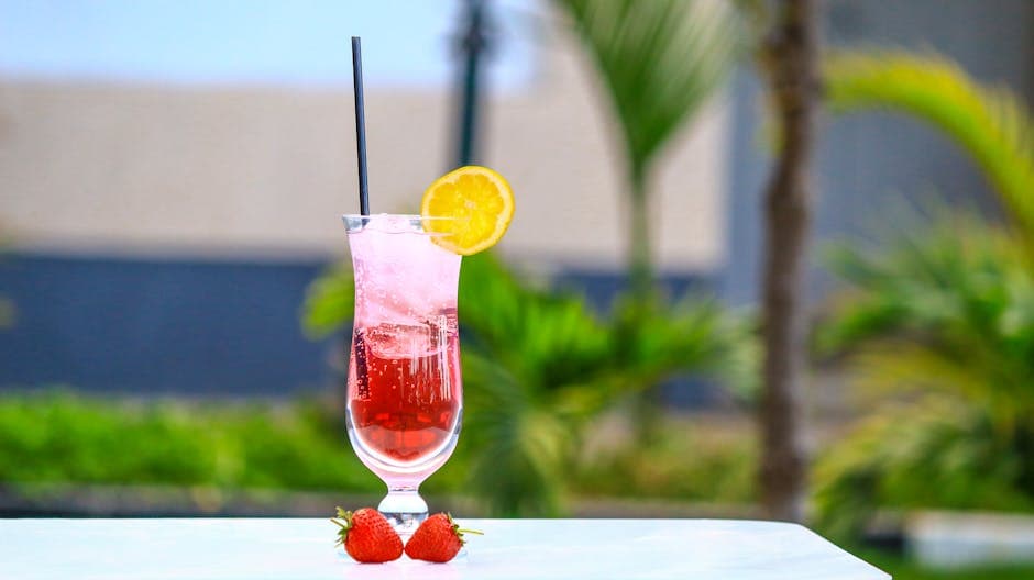 Rosa limonade-spritzer med sitronvodka