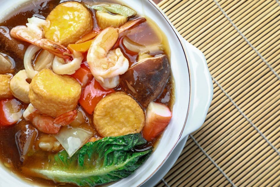 Asiatisk sursøt suppe med tofu og ananas