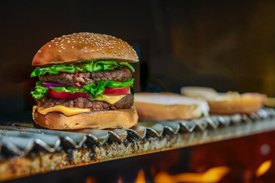 Saftig hamburger med ost og urter