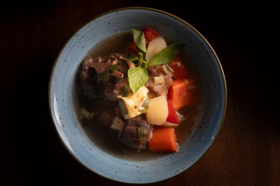 Langtidskokt oksekjøttsuppe med grønnsaker