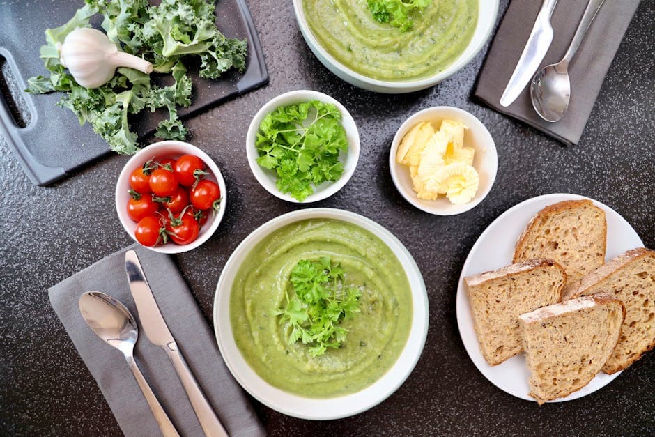 Vegetarisk grønnkålsuppe med hvite bønner