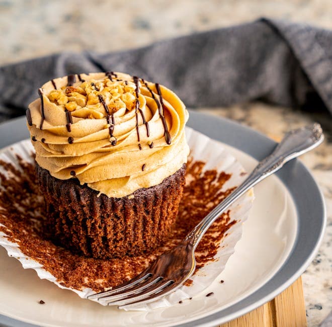 Peanøttsmørcupcakes med kremet glasur