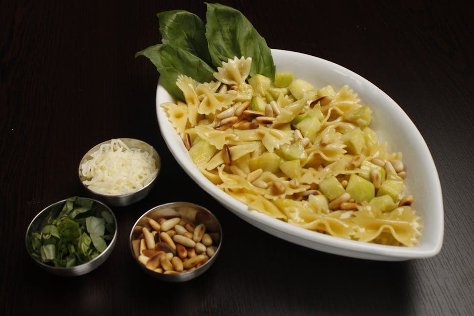 Orzo med visnet spinat, pinjekjerner og fetaost