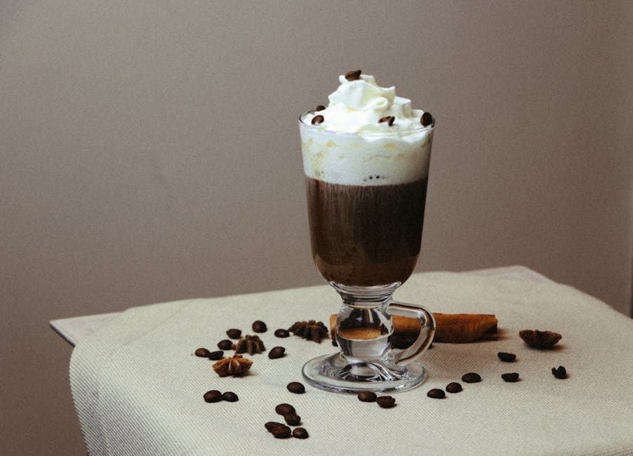 Iskald mokka med kaffeisbiter