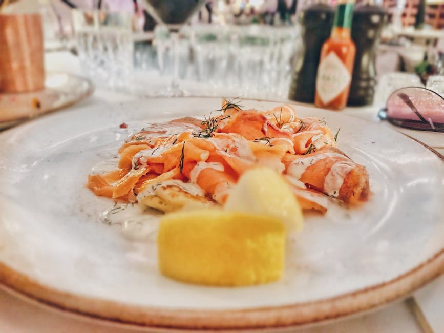 Deilige laksekaker med urter og sennep