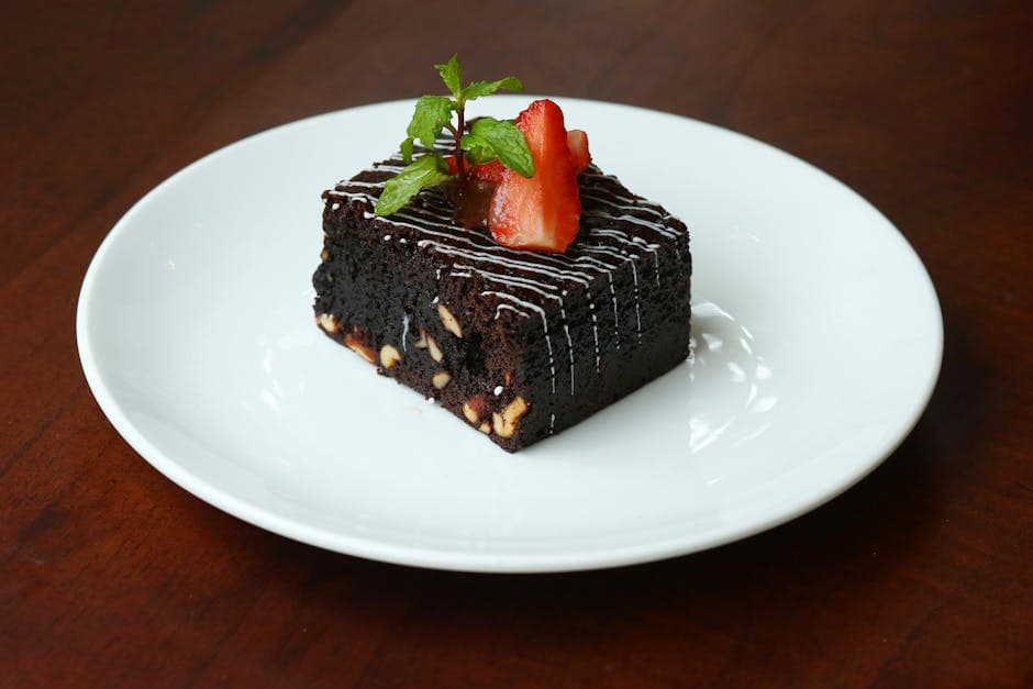 Saftig brownie-torte med sjokolade og valnøtter