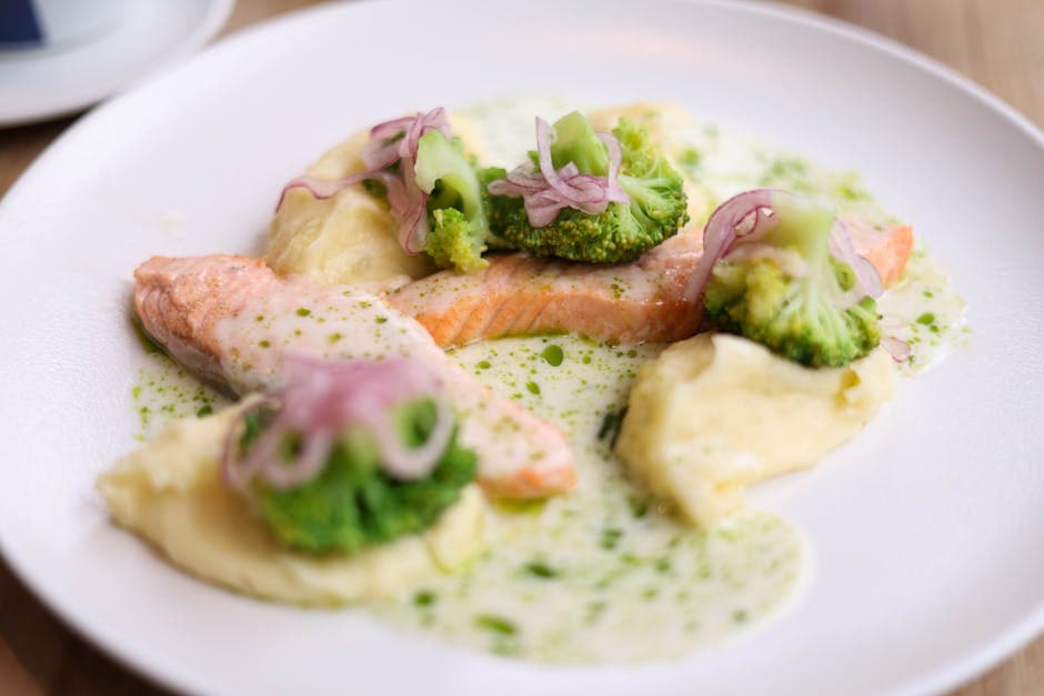 Raskt kokt laks med dill- og sennepssaus