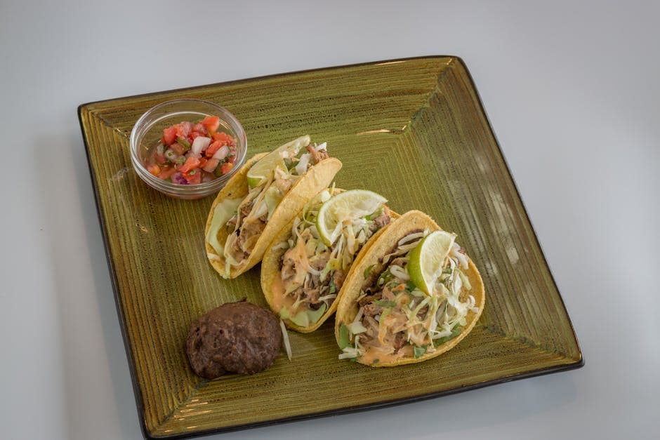 Dobbeldekkede tacos med biff og bønner