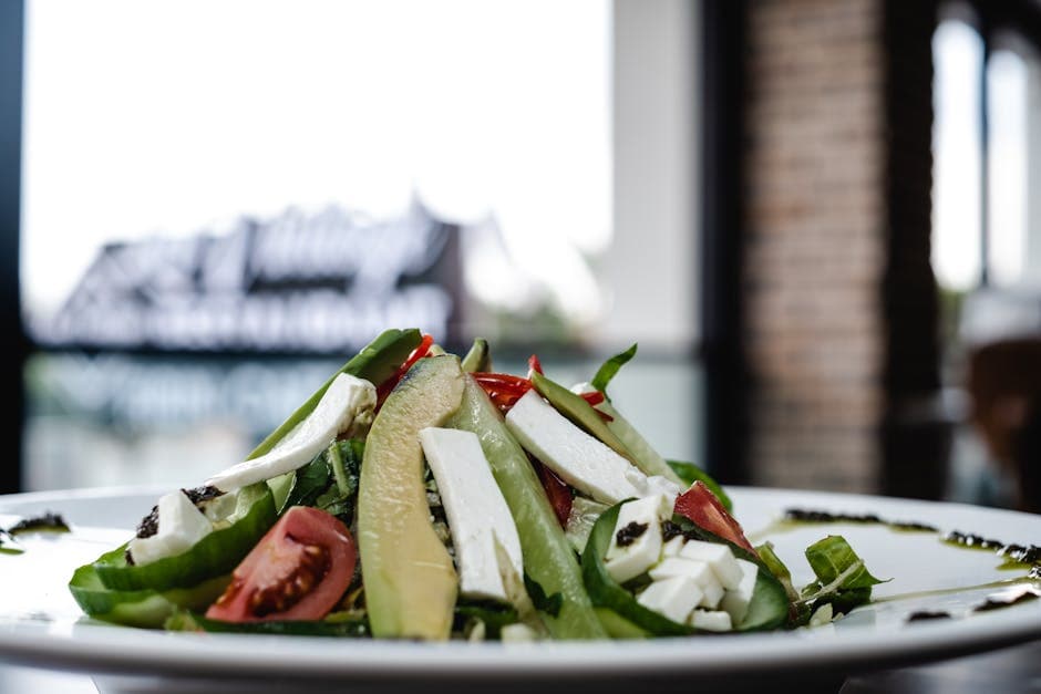 Frisk tomat- og avokadosalat med balsamico