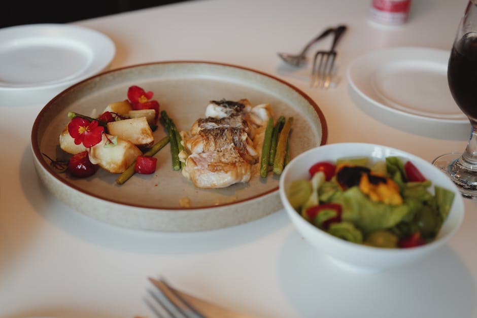 Ristet asparges- og gulpeppersalat med mandler