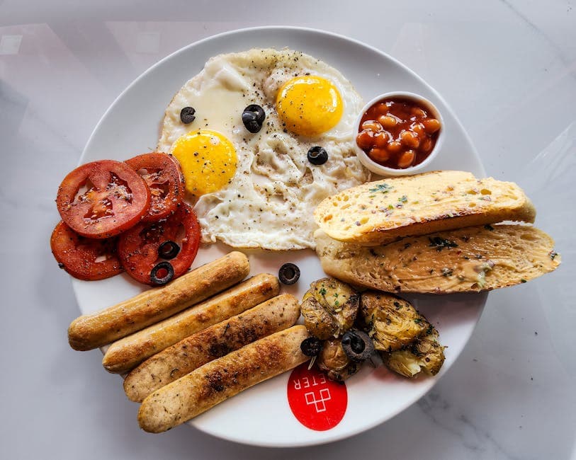 Frokostpizza med egg og pølse