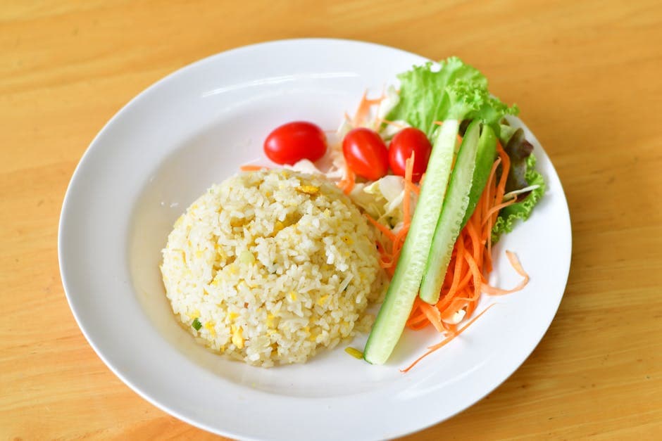 Frisk ris-, asparges- og agurksalat