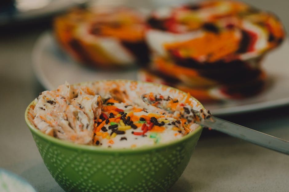 Kremet bagel-dip med ost og grønn løk