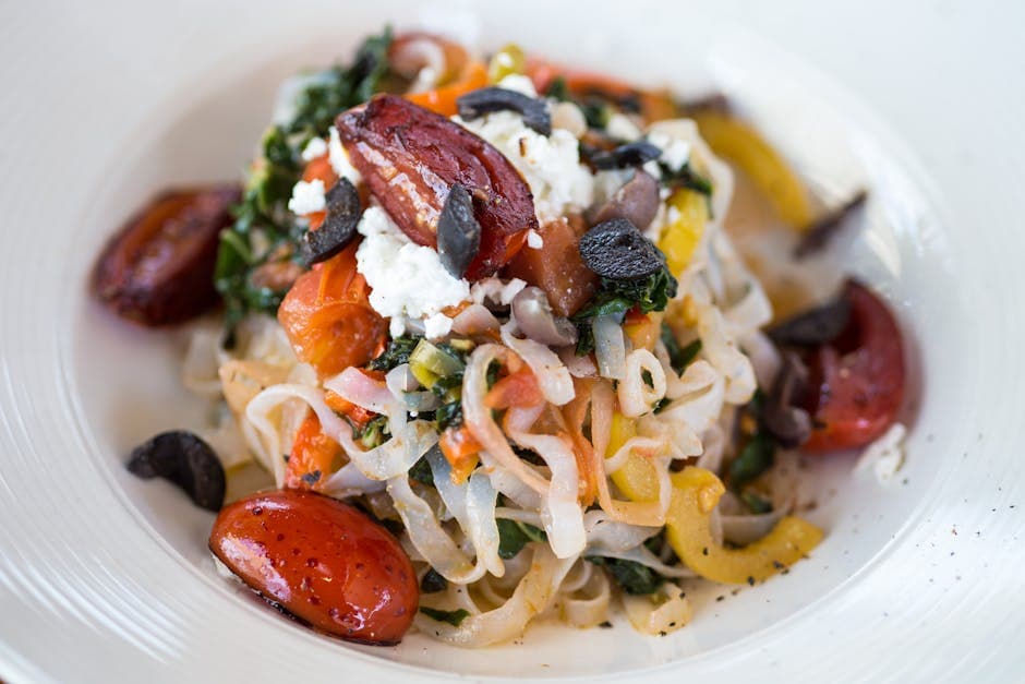 Frisk orzo-pastasalat med feta og oliven